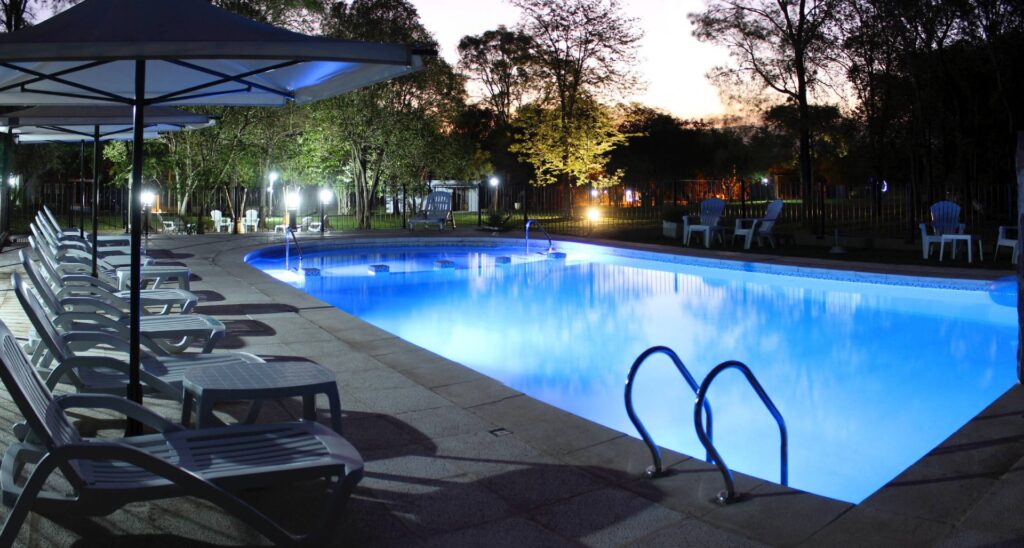 Piscina de noche
